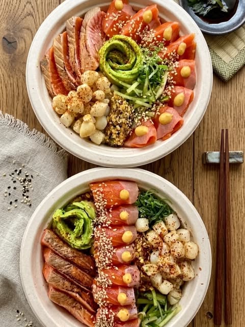 Surtido con huevas, atún y palta