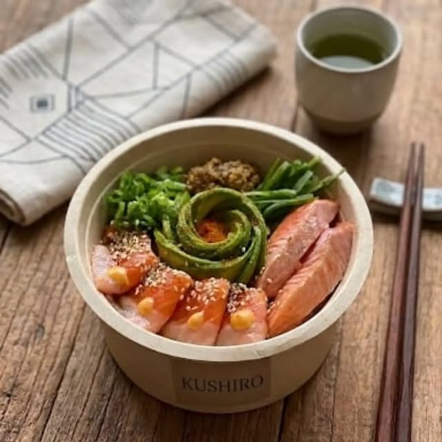Bowl de salmón, palta y arroz